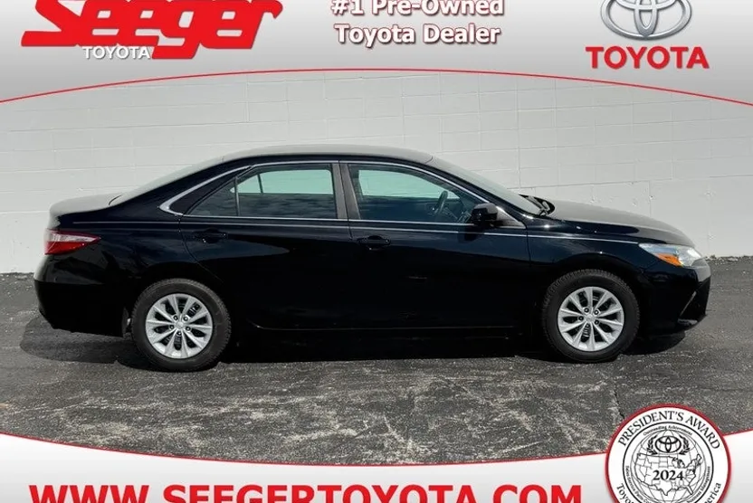 2016 Toyota Camry LE SE photo 1