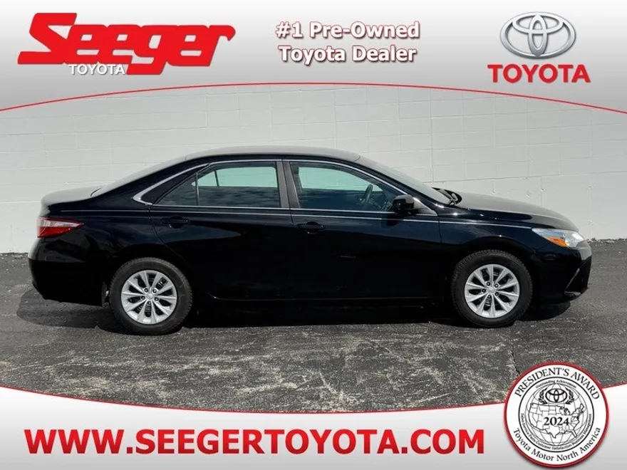 2016 Toyota Camry LE SE photo 1