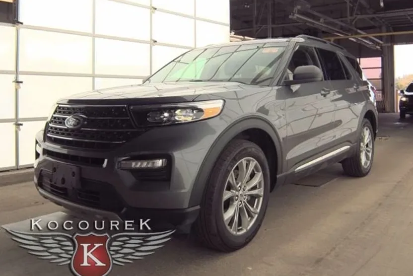 2023 Ford Explorer XLT photo 1