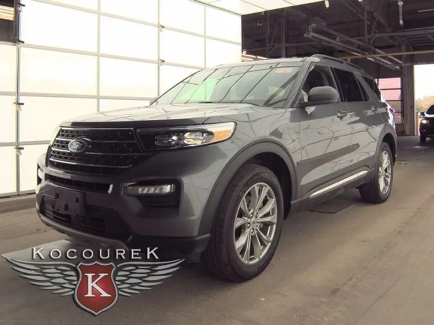 2023 Ford Explorer XLT photo 1