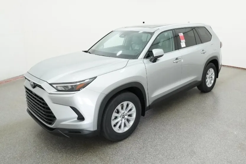 2026 Toyota Highlander Hybrid XLE photo 1