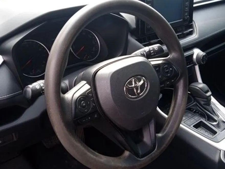 2019 Toyota RAV4 XLE photo 1