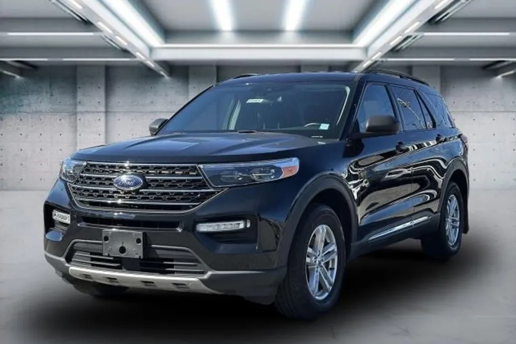 2022 Ford Explorer XLT photo 1