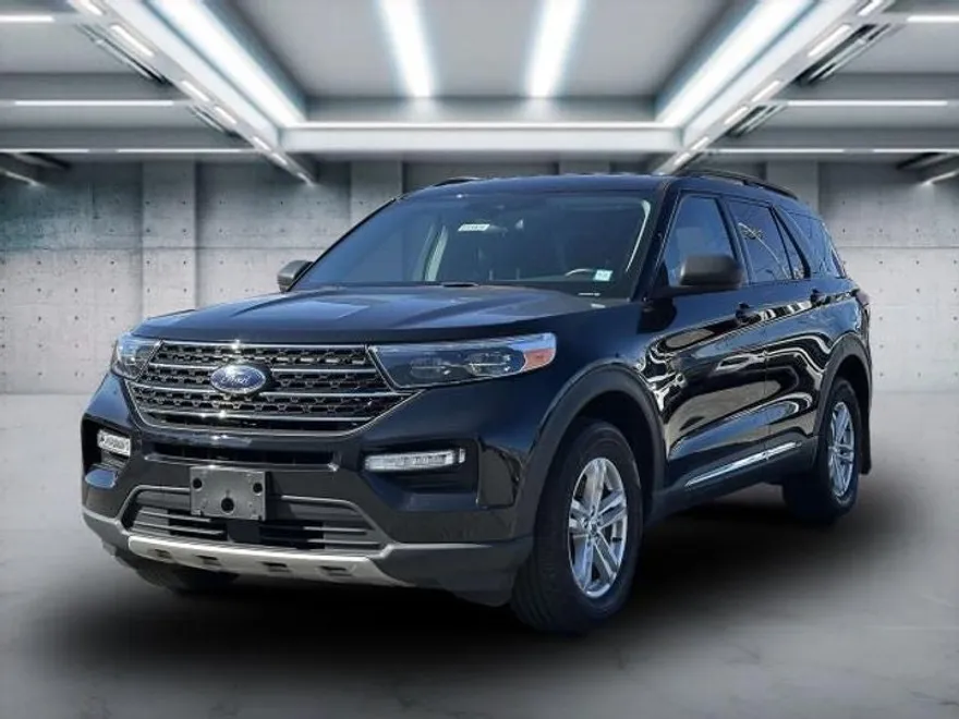 2022 Ford Explorer XLT photo 1