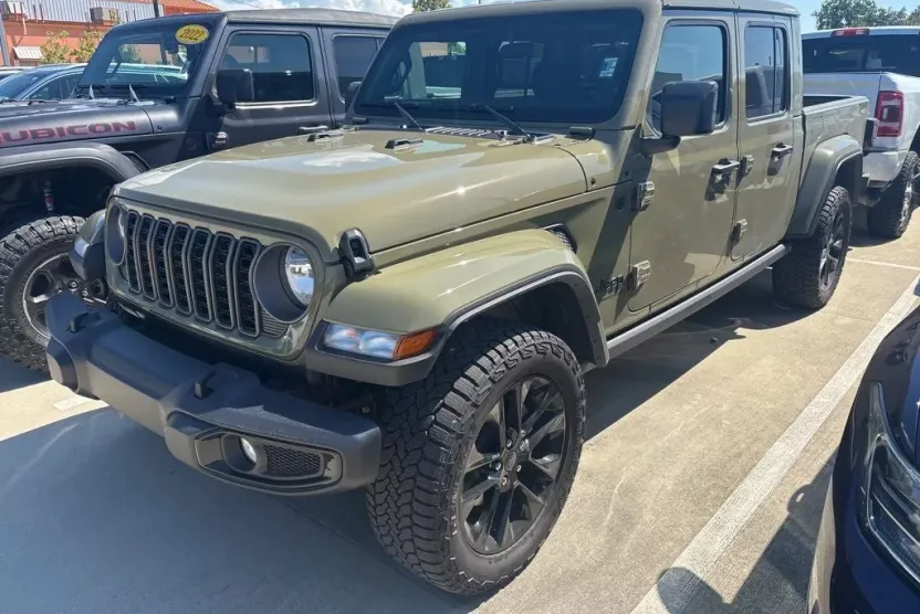 2025 Jeep Gladiator Sport photo 1