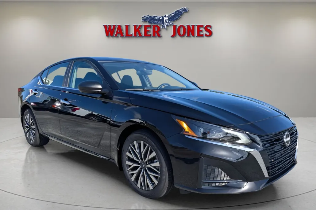 2025 Nissan Altima SV photo 1