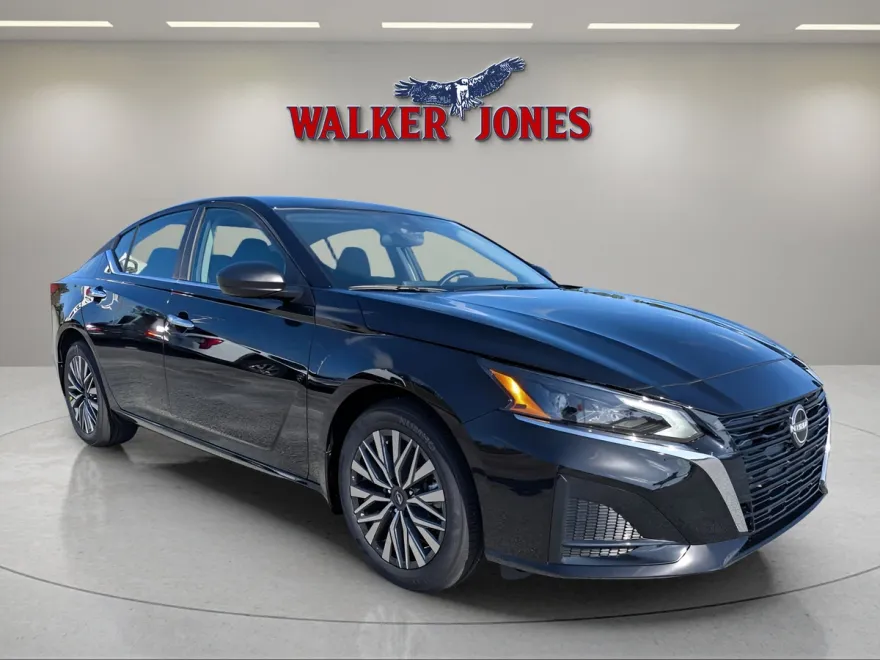 2025 Nissan Altima SV photo 1