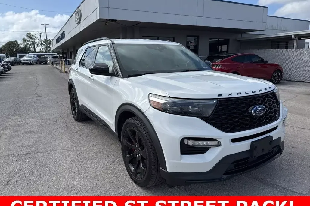2022 Ford Explorer ST photo 1