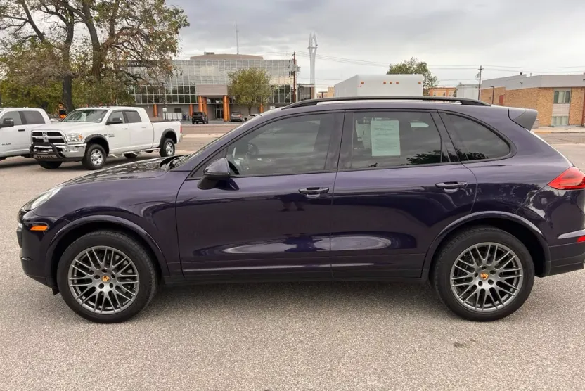 2017 Porsche Cayenne Platinum Edition photo 1