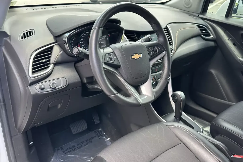 2022 Chevrolet Trax LT photo 1