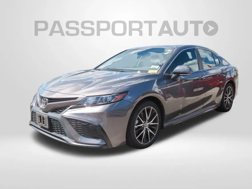 2022 Toyota Camry SE photo 1