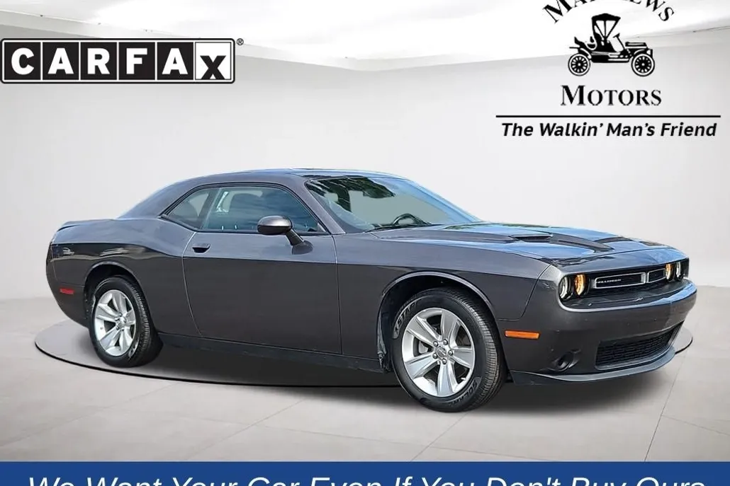 2023 Dodge Challenger SXT photo 1