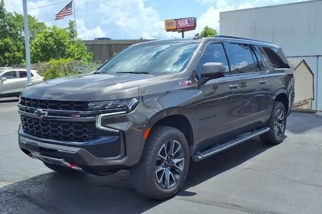 2021 Chevrolet Suburban Z71 photo 1