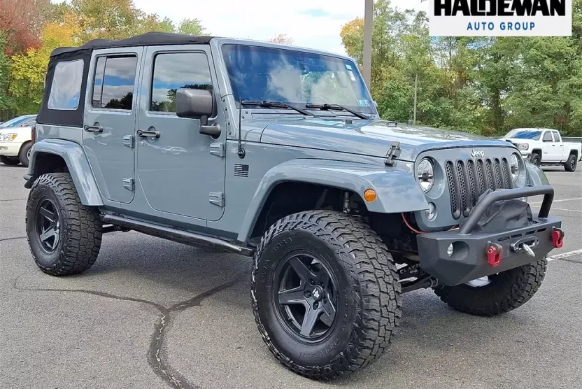 2015 Jeep Wrangler Unlimited Sahara photo 1