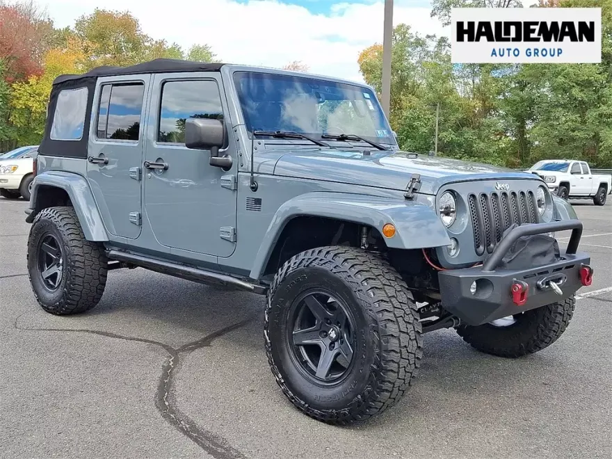2015 Jeep Wrangler Unlimited Sahara photo 1