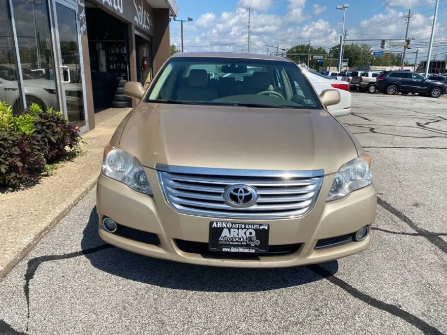 2010 Toyota Avalon XLS photo 1