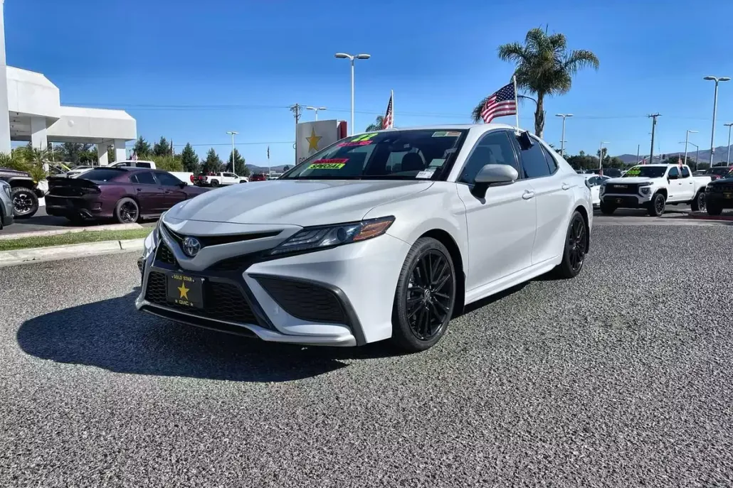 2022 Toyota Camry Hybrid XSE photo 1