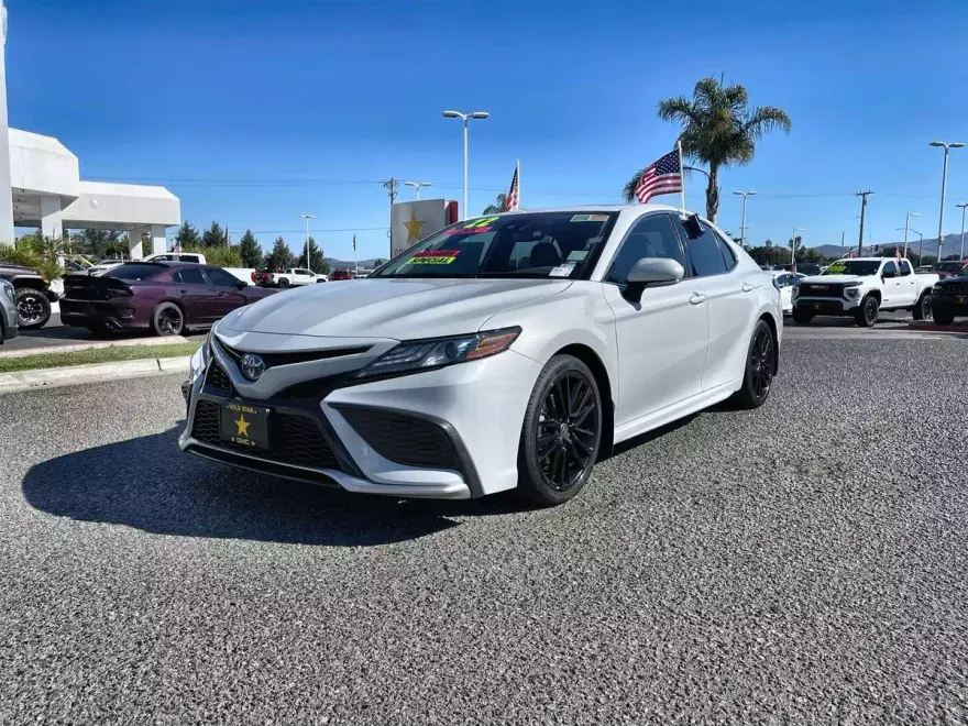 2022 Toyota Camry Hybrid XSE photo 1
