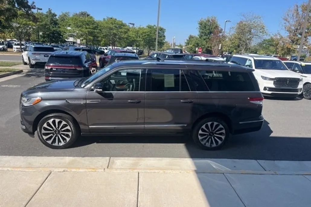2023 Lincoln Navigator L Reserve photo 1