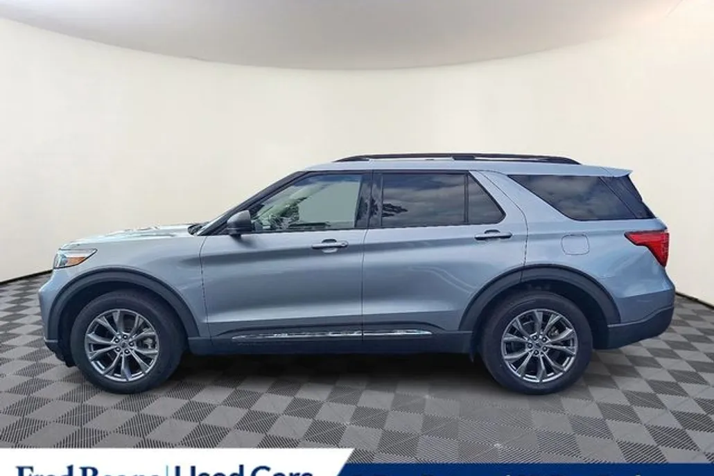 2022 Ford Explorer XLT photo 1
