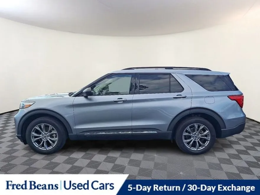 2022 Ford Explorer XLT photo 1