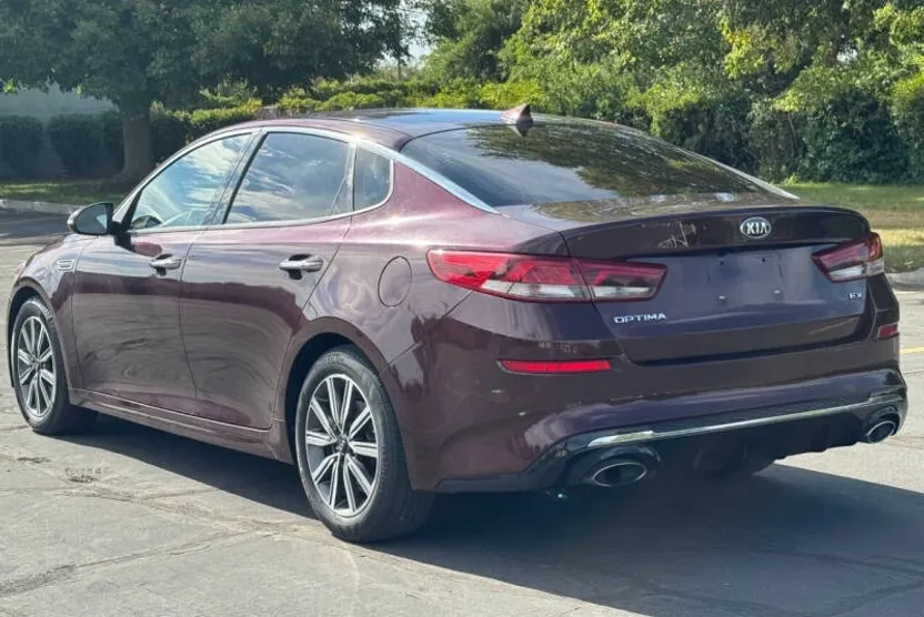 2019 Kia Optima EX photo 1