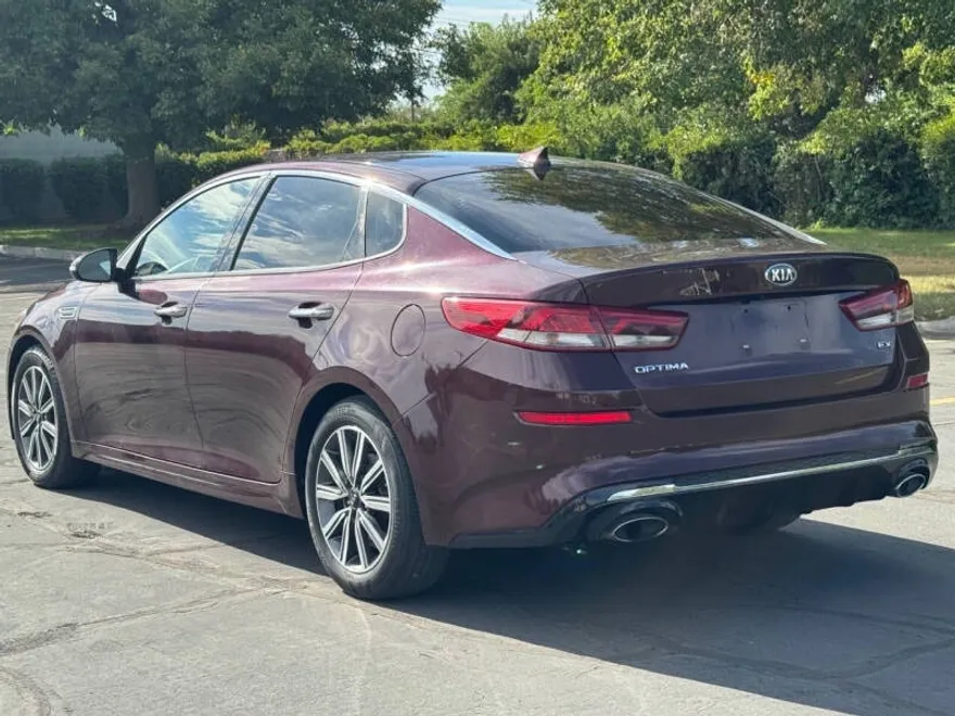2019 Kia Optima EX photo 1