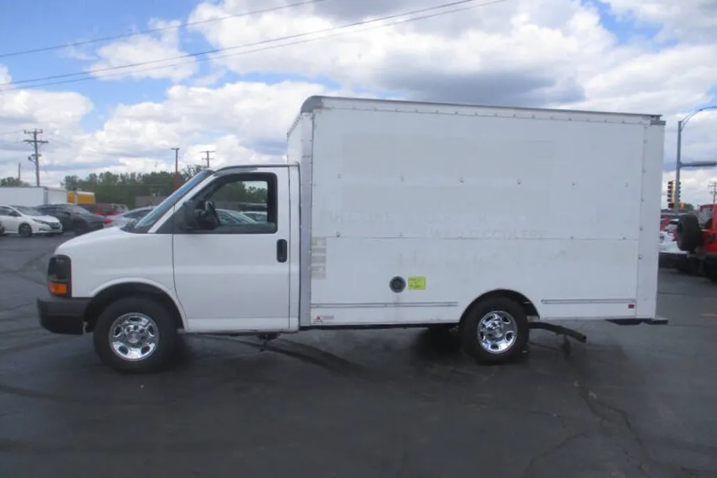 2011 Gmc Savana 3500 Cutaway photo 1