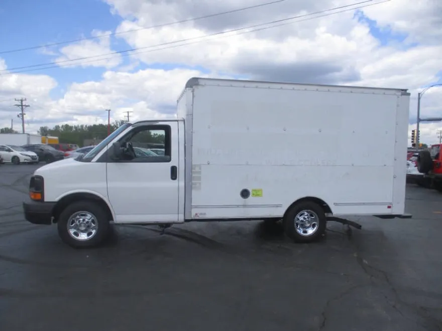 2011 Gmc Savana 3500 Cutaway photo 1