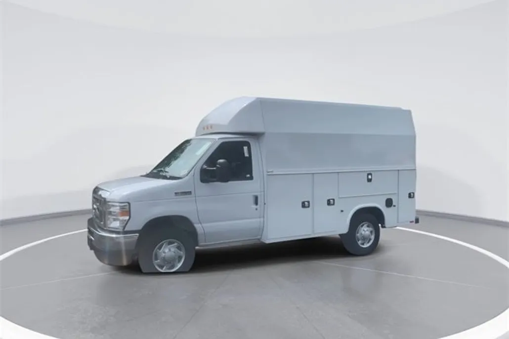 2025 Ford E-350 Base photo 1