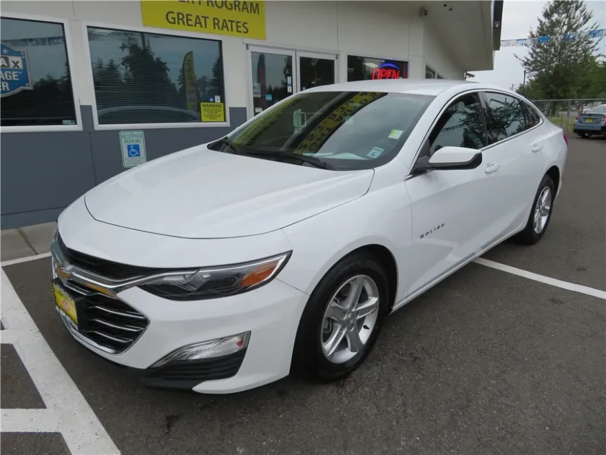 2024 Chevrolet Malibu LS photo 1