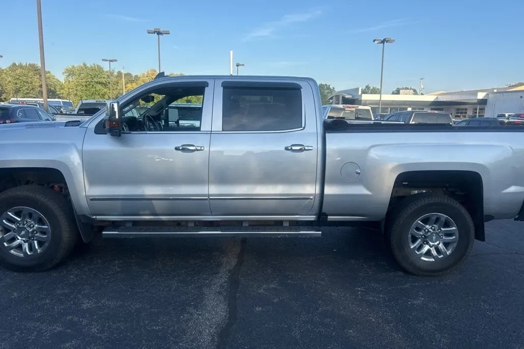 2016 Chevrolet Silverado 3500HD LTZ photo 1