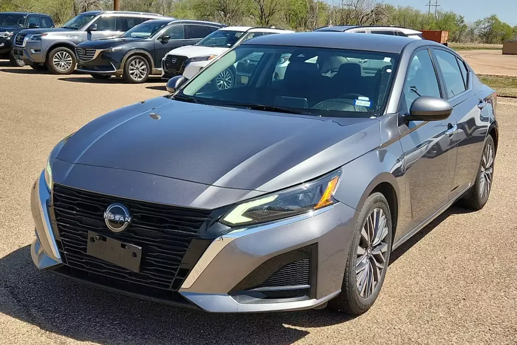 2023 Nissan Altima 2.5 SV photo 1