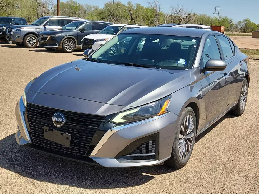 2023 Nissan Altima 2.5 SV photo 1