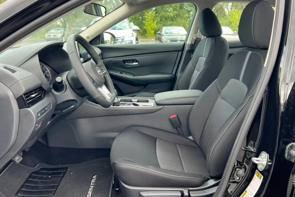 2025 Nissan Sentra SV photo 1