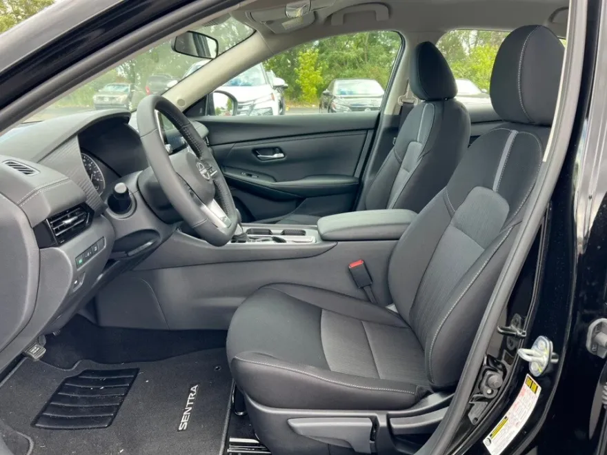 2025 Nissan Sentra SV photo 1