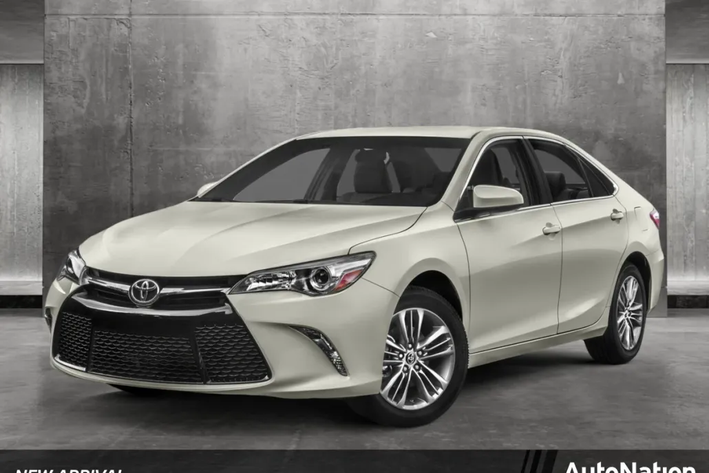 2017 Toyota Camry SE photo 1