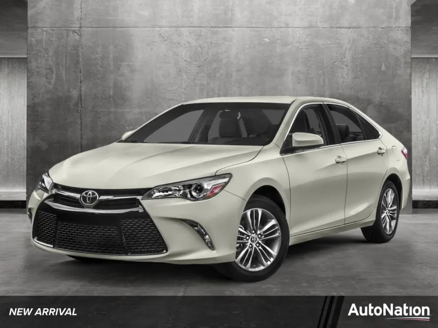 2017 Toyota Camry SE photo 1