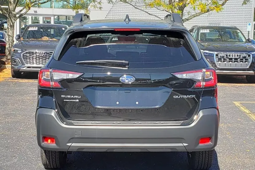 2025 Subaru Outback Premium photo 1