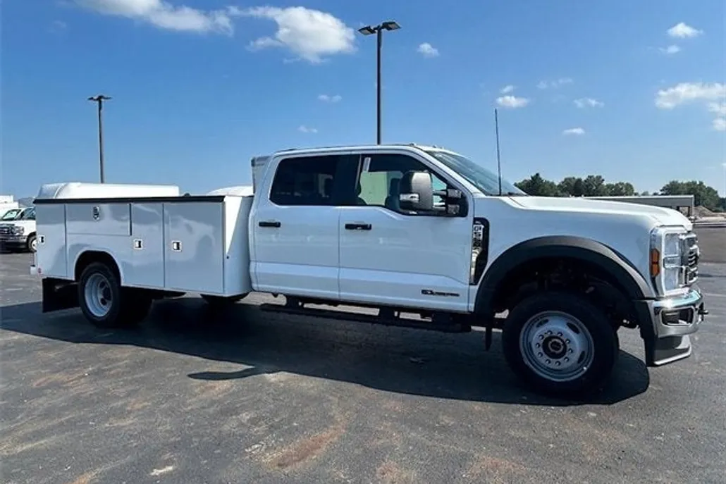 2025 Ford F-550 XL photo 1