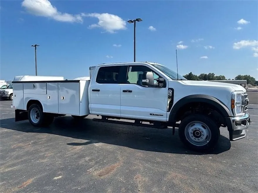 2025 Ford F-550 XL photo 1