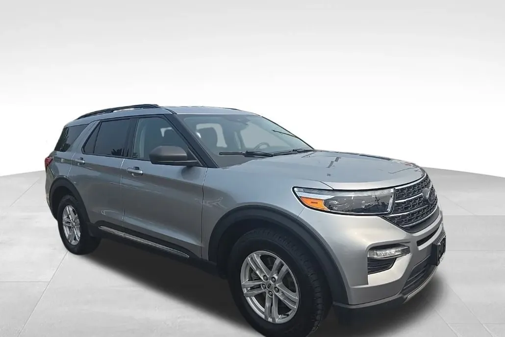 2022 Ford Explorer XLT photo 1