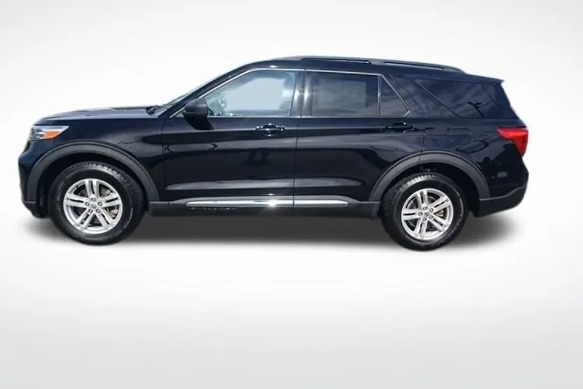2021 Ford Explorer XLT photo 1