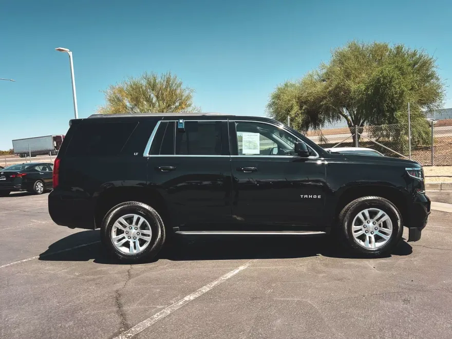 2016 Chevrolet Tahoe LT photo 1