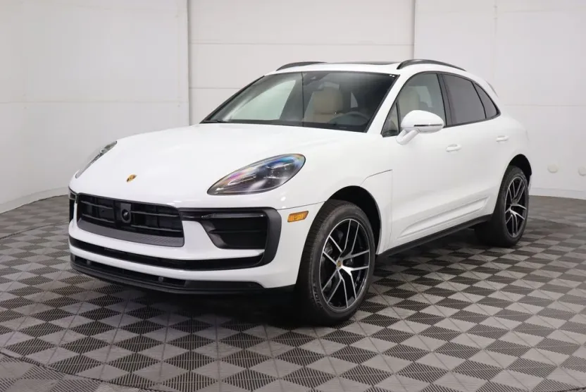 2025 Porsche Macan Base photo 1