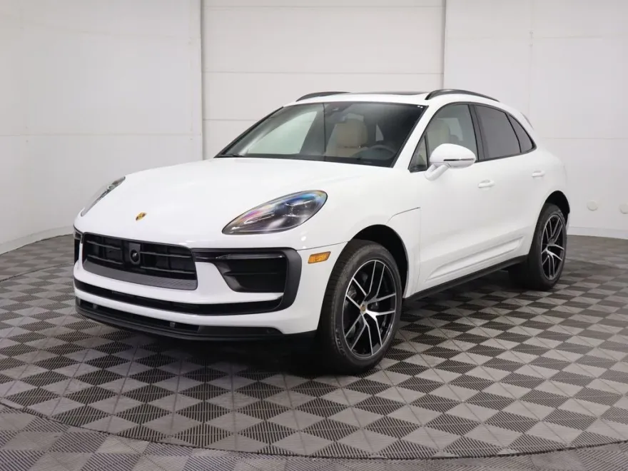 2025 Porsche Macan Base photo 1