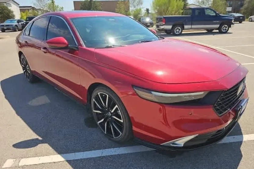 2023 Honda Accord Hybrid Touring photo 1
