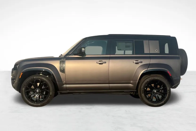 2025 Land Rover Defender 110 photo 1