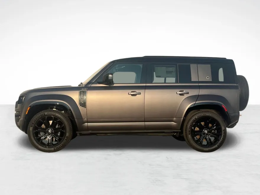 2025 Land Rover Defender 110 photo 1