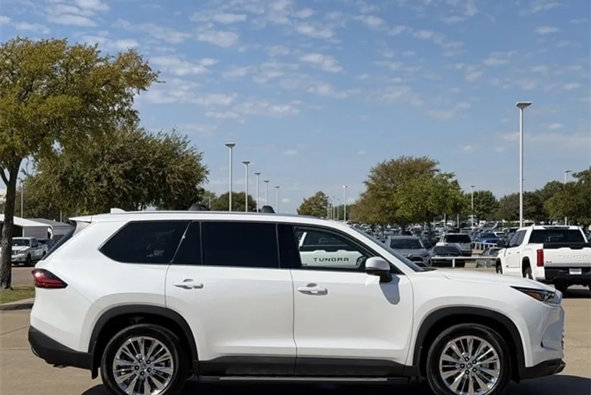 2026 Toyota Grand Highlander Platinum photo 1